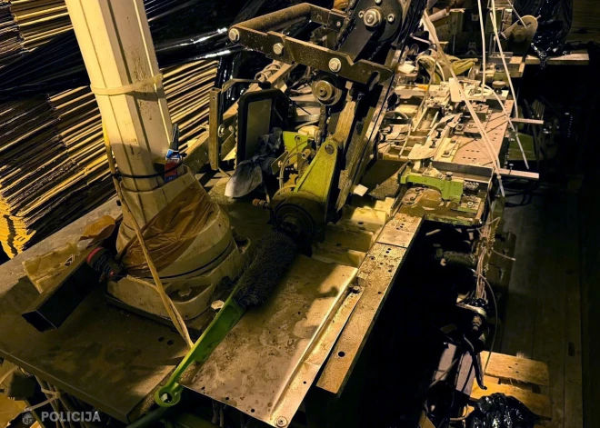 FOTO: Vērienīga operācija Latgalē: policija atklāj ar starptautisku grupējumu saistītu cigarešu ražotni