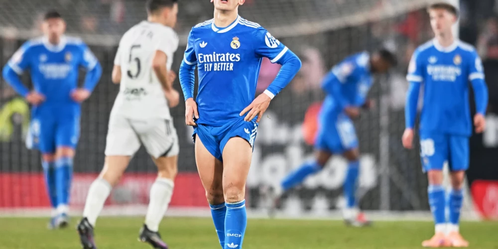 Turku talants Arda Gulers pārdzīvo par laukumā notiekošo.