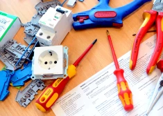 Латвийцам напомнили о том, что они обязаны сделать в своем жилье раз в 10 лет и предложили соответствующую услугу