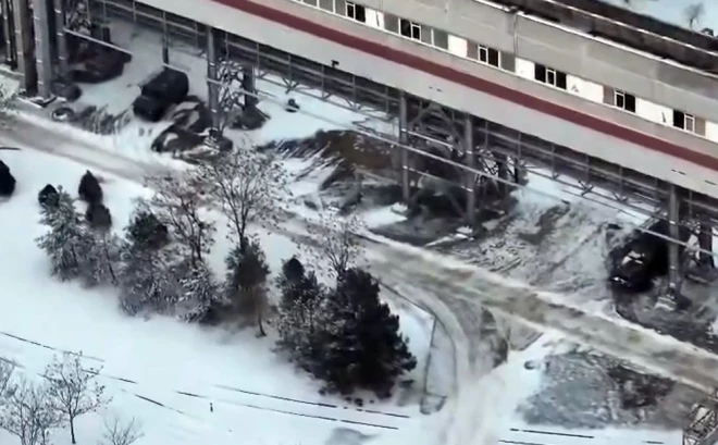 Krievu armijas militārā tehnika Zaporižjas AES teritorijā.