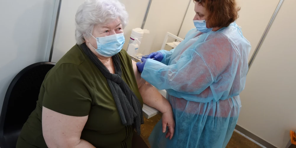 В Латвии прививки от гриппа среди пожилых остаются на минимуме.