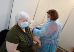 Латвия в хвосте Европы: наши пенсионеры отказываются от прививок