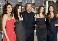 Mets Deimons uz sarkanā paklāja ierodas kopā ar savām reti redzētajām meitām