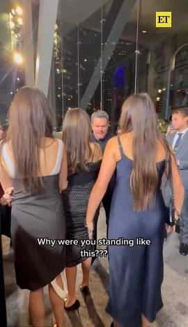 “Kāpēc tu tā stāvi?” – meita Džia aizrāda tētim par viņa stīvo pozēšanu fotogrāfijām.