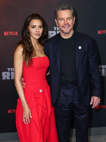 Mets Deimons ar sievu Lusianu.