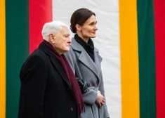 Lietuva tur īkšķus un novēl veselību: 99 gadu vecumā slimnīcā nonācis bijušais prezidents Valds Adamkus 