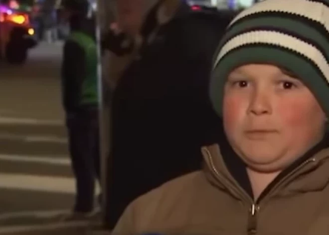 Jaunais futbola fans kļūst par interneta sensāciju, novēlot zaudētāju komandas trenerim cept burgerus vietējā “McDonald’s”