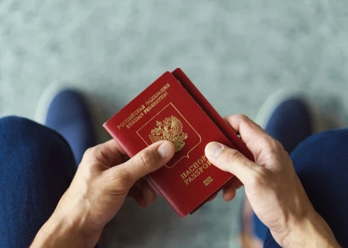 С таким паспортом в Латвии жить непросто.