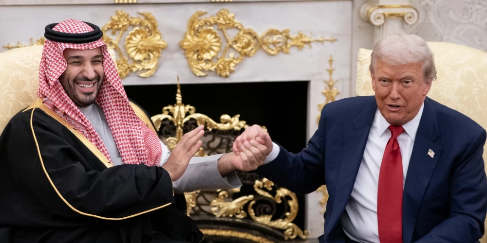 Saūda Arābijas kroņprincis Mohameds bin Salmans ir viens no galvenajiem ASV prezidenta Donalda Trampa sabiedrotajiem Tuvajos Austrumos (foto: Vidapress / Startraks Photo Inc.)