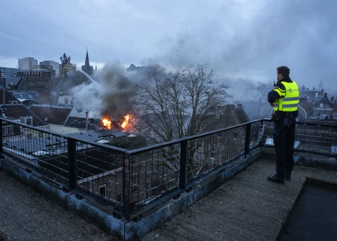 Ugunsgrēks pēc sprādziena Utrehtas centrā (foto: Vidapress / Rex Features)