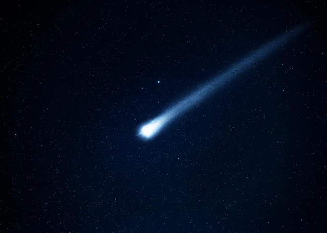 ВИДЕО: яркий болид пролетел над Латвией - ученые допускают падение фрагментов возле Риги