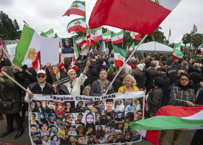 ASV nosaka Irānai sankcijas un saglabā militāru triecienu iespēju, ja protestētājiem izpildīs nāvessodus