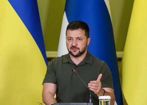 Zelenskis noraida Trampa pārmetumus par miera sarunu kavēšanu.