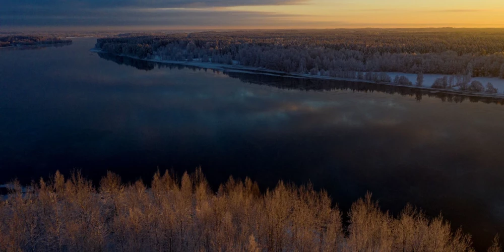 Piektdien visā valstī novērots sals.