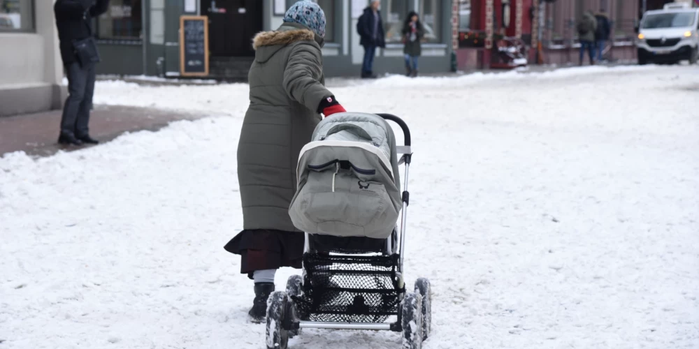 Latvijā reģistrēto jaundzimušo skaits 11 mēnešos sarucis par 9,8%.