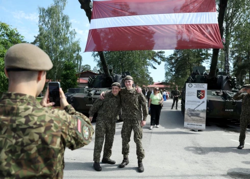 Pieaugot brīvprātīgo VAD karavīru skaitam, var rasties spiediens uz augstskolām.