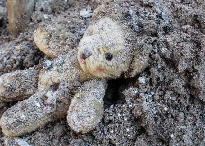 Трагедия в Крусткалны - при пожаре в жилом доме погибли двое детей