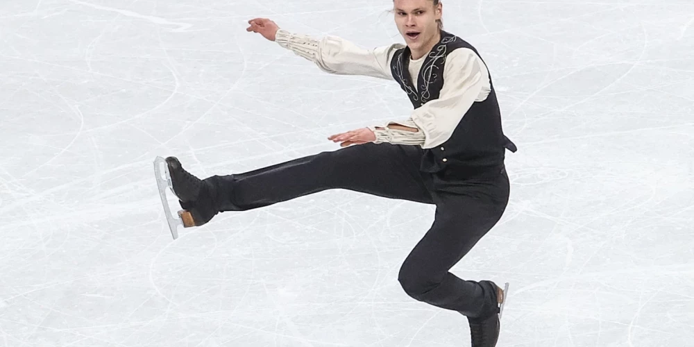 Денис Васильев в четверг на чемпионате Европы по фигурному катанию после короткой программы занимает девятое место.