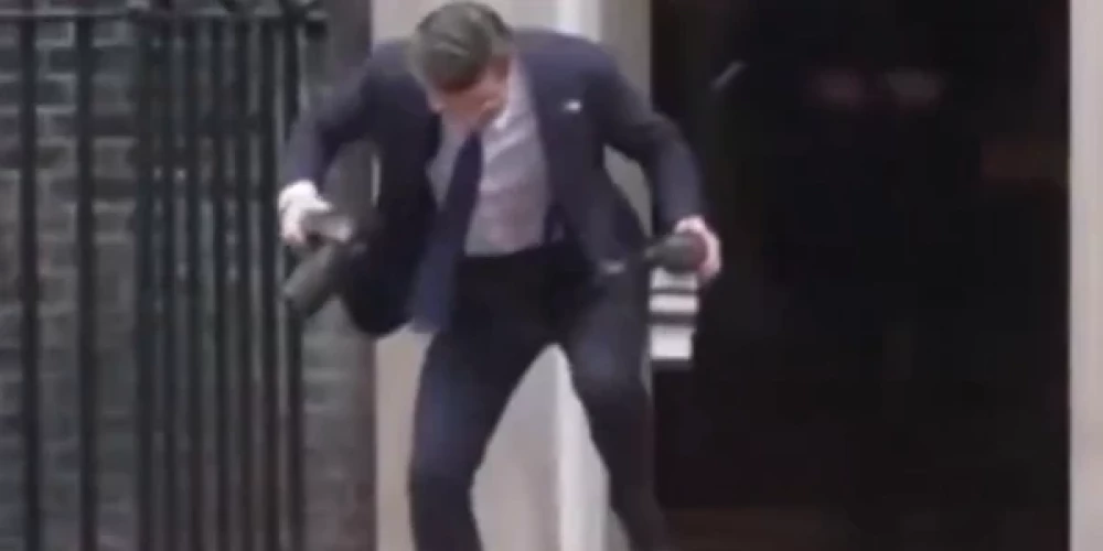 Polijas prezidenta vizīte uz mirkli pārvēršas par komēdiju.