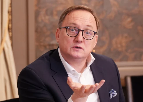 Latvijai iespēja stiprināt ietekmi eirozonā — Kazāku virza ECB vadībai.