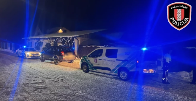 Ropažu novada pašvaldības policija aizturējusi kādu dāmu, kurai neizdevās vīnu pārvērst ūdenī.