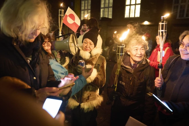 Dānijas un Grenlandes idzīvotāji 14. janvārī Kopenhāgenā protestēja pret ASV draudiem Grenlandei.