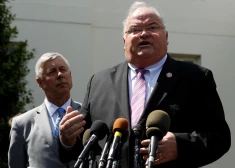 Trampa izvēlētais vēstnieks ar "jociņu" sanikno Islandi: "Mēs esam nākamie amerikāņu ēdienkartē?"