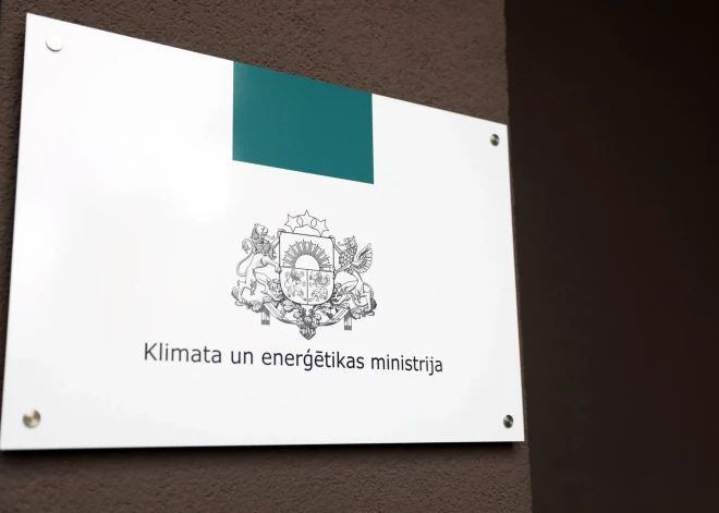 Klimata ministrija darbiniekiem prēmijās un naudas balvās gada nogalē izmaksājusi vairāk nekā 320 000 eiro