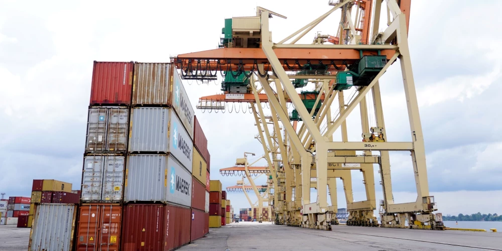 Rīgas brīvostas teritorija Kundziņsalā.