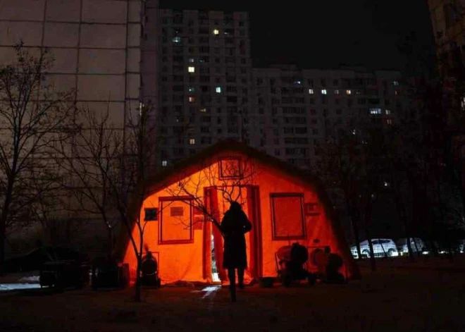 “Sazināsimies... ja būs elektrība” sarunas ar Kijivas ukraiņiem, kuriem krievi šajās dienās atņem siltumu un elektrību, noved līdz asarām