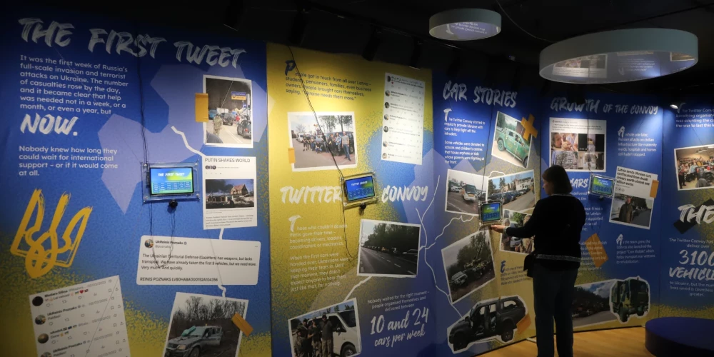 Izstādē var aplūkot ekspozīciju, kas ar vizuālo un digitālo risinājumu starpniecību stāsta par "Tviterkonvoja" rašanos.