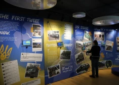 Muzejā "Latvieši pasaulē" atklāta izstāde par "Tviterkonvoja" rašanos. FOTO