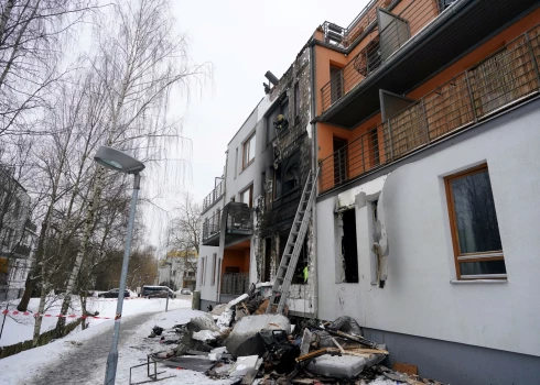 Liesmu sapostītā māja Ķekavas novada Krustkalnos