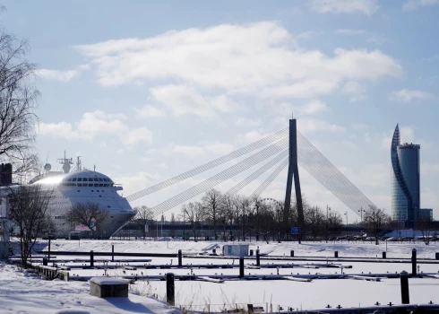 Skats uz Vanšu tiltu.