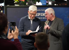 FOTO: aizvadīta Valda Valtera jaunākās grāmatas "Dumpinieks pēc piecdesmit" prezentācija