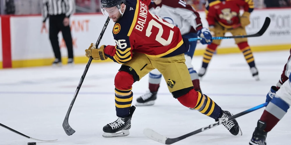 Nacionālās hokeja līgas (NHL) komanda Floridas "Panthers" ar latviešu aizsargu Uvi Jāni Balinski pagarinājusi līgumu uz vēl diviem gadiem, informē klubs.