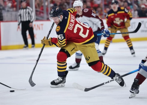 Nacionālās hokeja līgas (NHL) komanda Floridas "Panthers" ar latviešu aizsargu Uvi Jāni Balinski pagarinājusi līgumu uz vēl diviem gadiem, informē klubs.