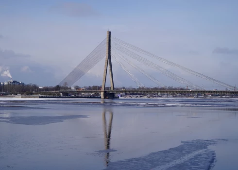 Для ремонта Вантового моста Рижская дума планирует занять до 84,46 млн евро.