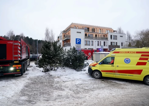 Ugunsgrēka likvidēšanas darbi dzīvojamā mājā Ķekavas novada Ķekavas pagasta Krustkalnu ciemā, kur 16. janvāra rītā izcēlās ugunsgrēks.