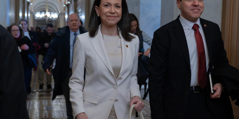 "Es ticu, ka tad, kad būs pienācis īstais laiks, es tikšu ievēlēta par Venecuēlas prezidenti, pirmo prezidenti sievieti," intervijā "Fox News" sacīja Mačado.