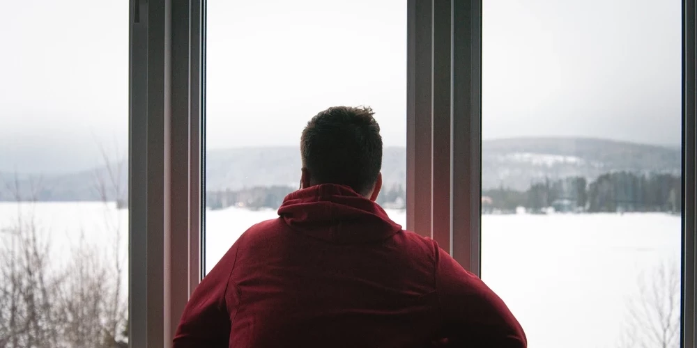 Настроение невозможно купить в магазине — оно складывается из ежедневных выборов, которые напрямую связаны с финансовыми привычками.