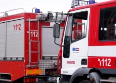 Bērns aptur svešu auto un novērš plašāku ugunsnelaimi; VUGD atzīmē arī garāmbraucēju rīcību