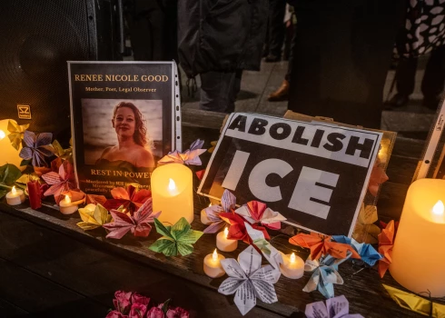 Renē Gudas nāve izraisījusi plašus protestus ASV.