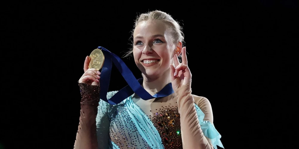 Nīna Petrokina ar izcīnīto zelta medaļu.