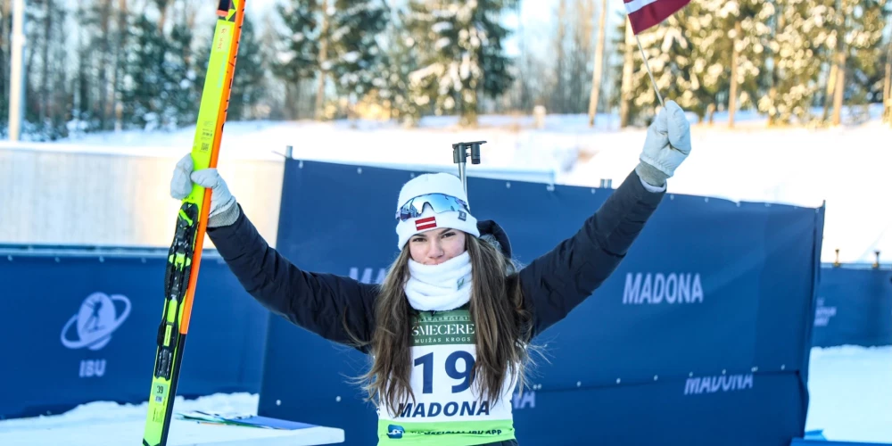 Estere Volfa demonstrēja savu pārākumu. 