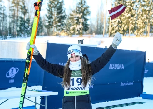 Estere Volfa demonstrēja savu pārākumu. 