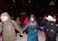 В Латвии почти во всех городах мужчин меньше, чем женщин: названы редкие исключения