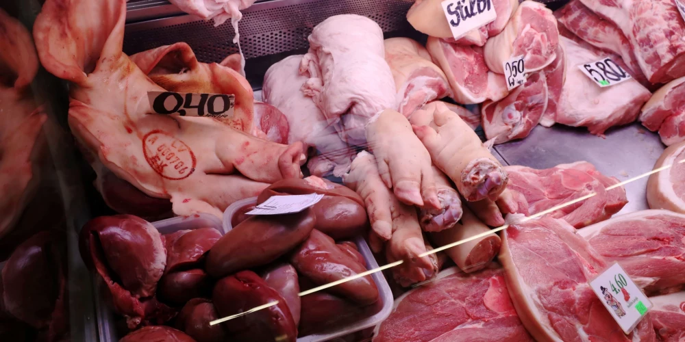 Цены на свинину в Латвии упали на 11,7% за год, но остаются выше средних по ЕС.