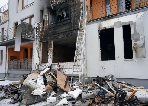 Ugunsgrēka seku likvidēšanas darbi dzīvojamā mājā Ķekavas novada Krustkalnos