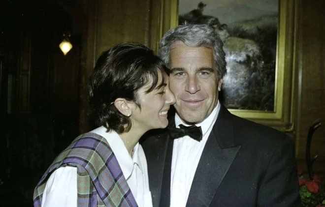 Roberta Maksvela meita Gīleina daudziem zināma kā pedofila Džefrija Epstīna sabiedrotā.